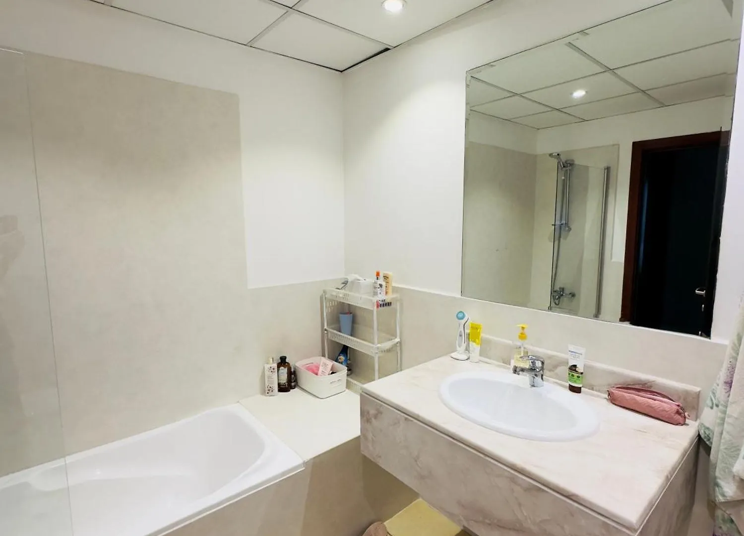 Sunny Jbr Hostel Dubai